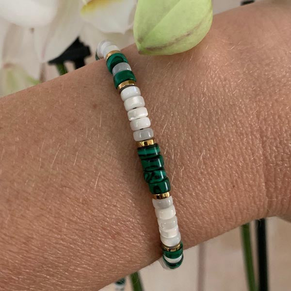 Heishi white mother-of-pearl and malachite bracelet