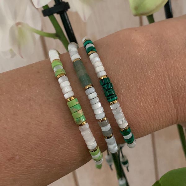 Heishi white mother-of-pearl and malachite bracelet