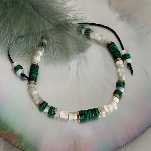 Heishi white mother-of-pearl and malachite bracelet