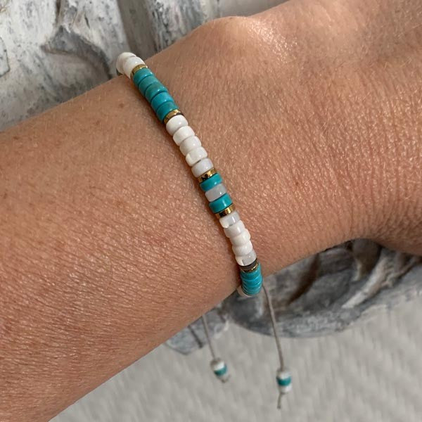 White mother-of-pearl and turquoise Heishi bracelet 