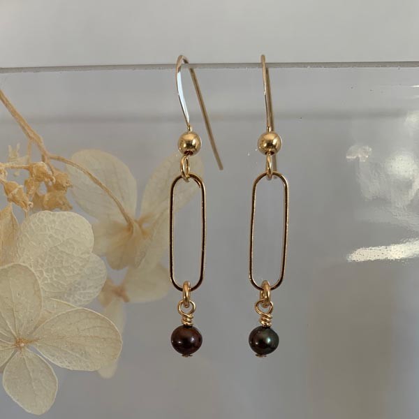 Gold plated black pearl link earrings 