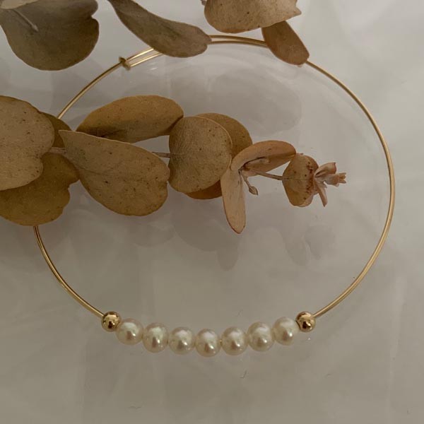 Fine gold filled bangle bracelet with 7 white pearls