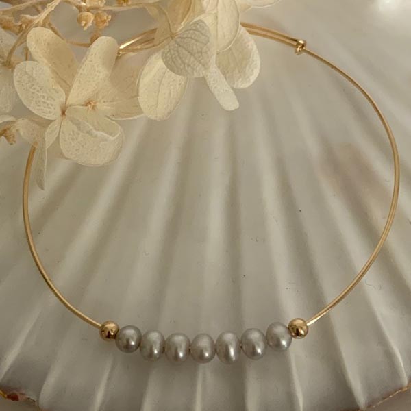 Fine gold filled bangle bracelet with 7 light grey beads