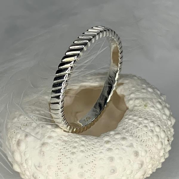 Fine silver ring with stripes 