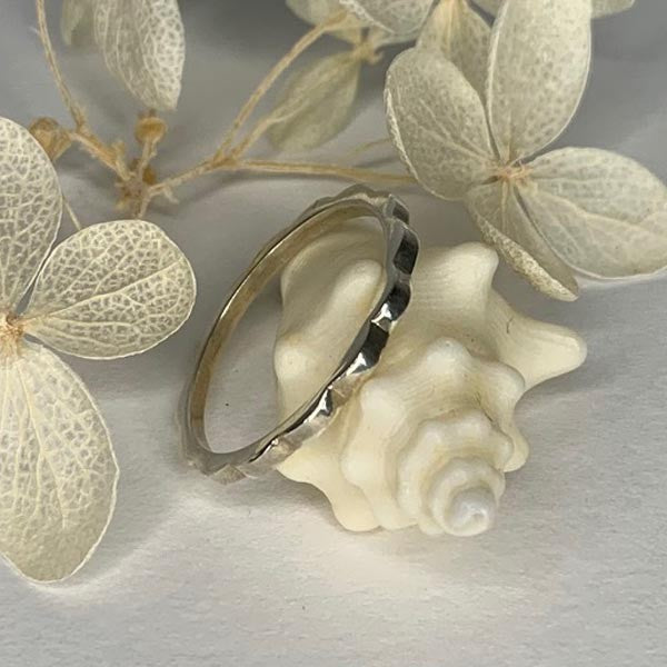 Thin wavy silver ring