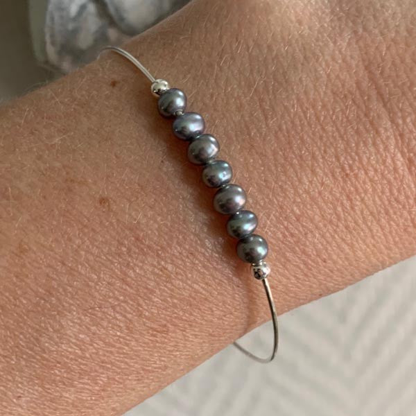 Fine silver bangle bracelet with 7 gray beads