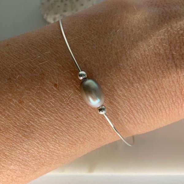 Fine silver bangle bracelet with gray pearls and silver beads