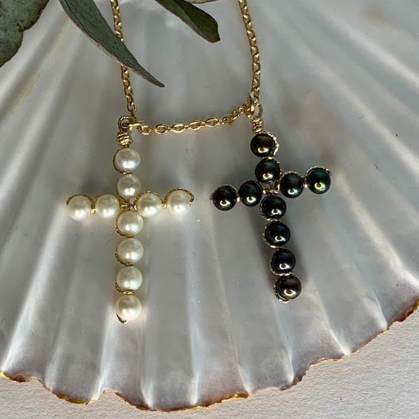 Gold plated chain necklace with black freshwater pearl cross 