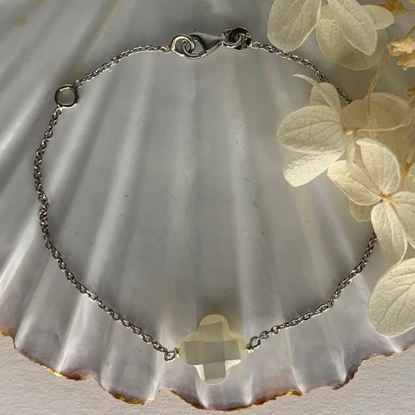 Silver chain bracelet with small faceted white mother-of-pearl cross