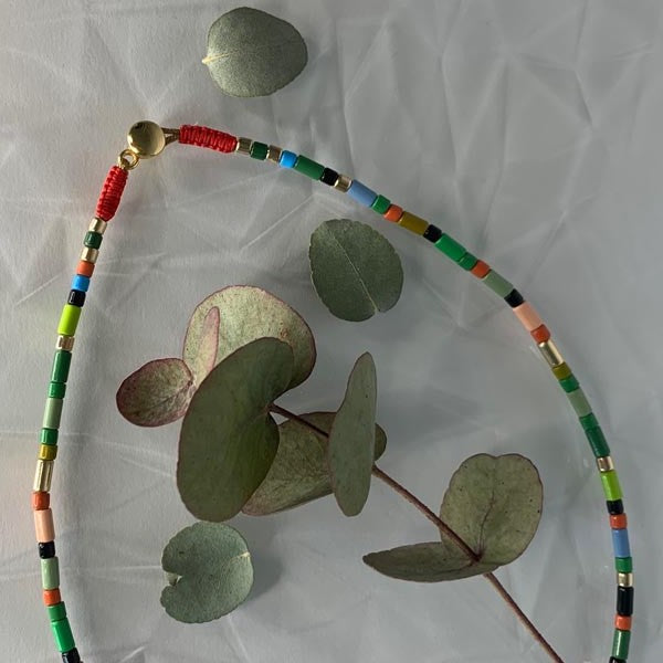 Fine necklace with green multi-colored beads 