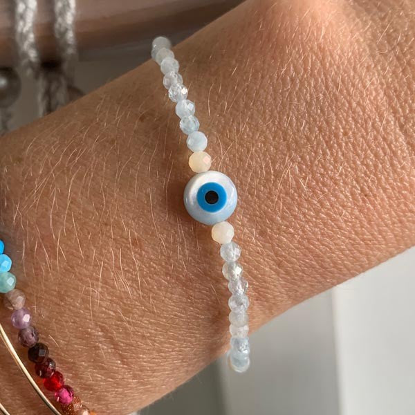 Silver aquamarine eye bracelet 