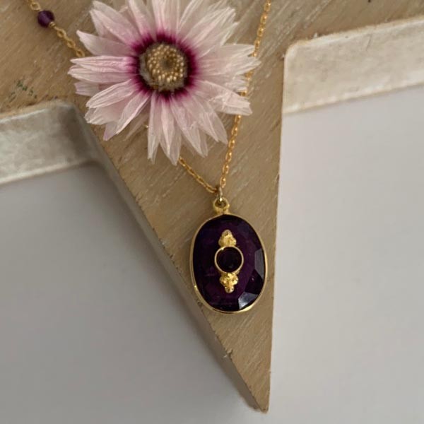 Gold plated chain necklace with faceted amethyst set with oval