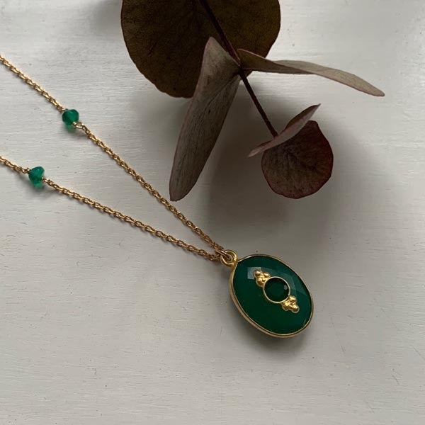 Gold plated chain necklace with faceted green onyx set in an oval shape