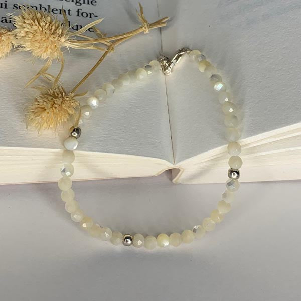 White mother-of-pearl silver bracelet