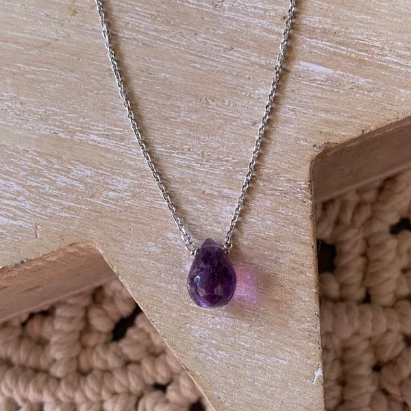 Silver chain necklace with faceted amethyst drop