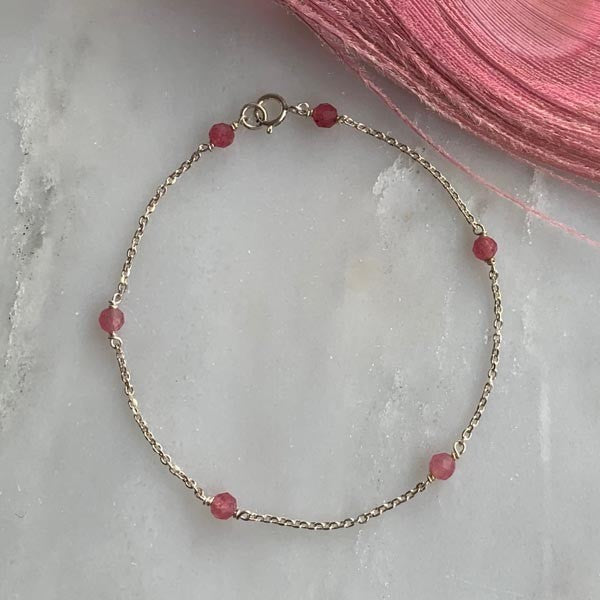 Silver chain bracelet with 6 small pink tourmalines