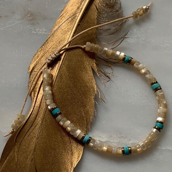 Beige and turquoise mother-of-pearl Heishi bracelet