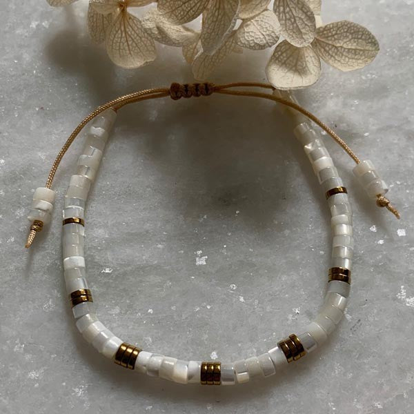 White mother-of-pearl Heishi bracelet 1