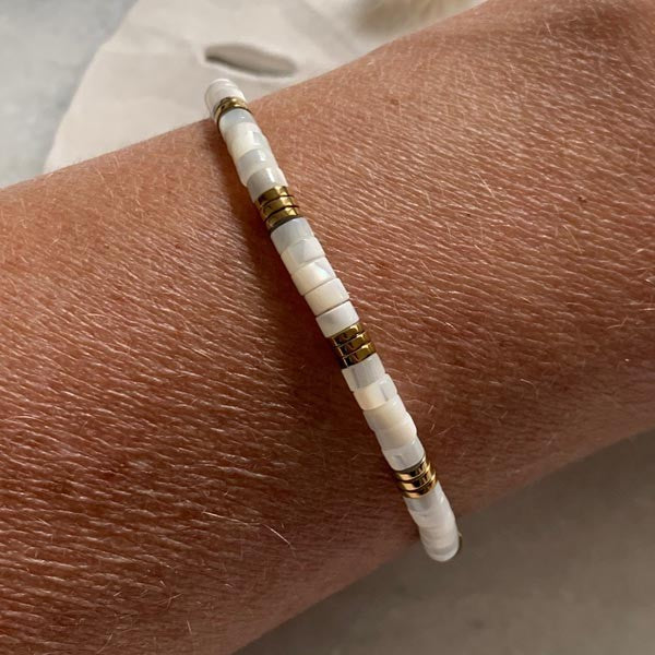 White mother-of-pearl Heishi bracelet 1