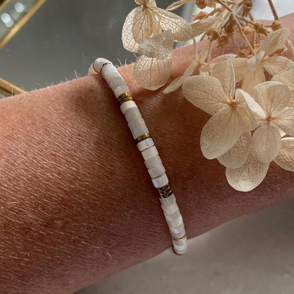 White mother-of-pearl Heishi bracelet 2