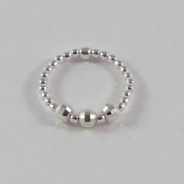 Mini silver pearl ring 3 faceted silver pearls