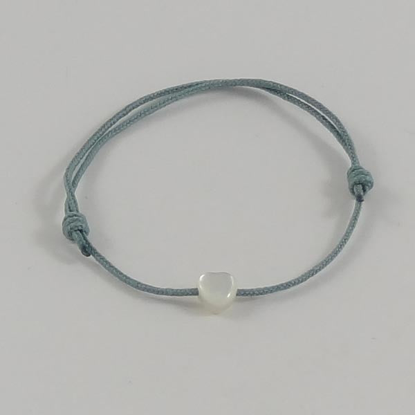 White mother-of-pearl mini heart cord bracelet 