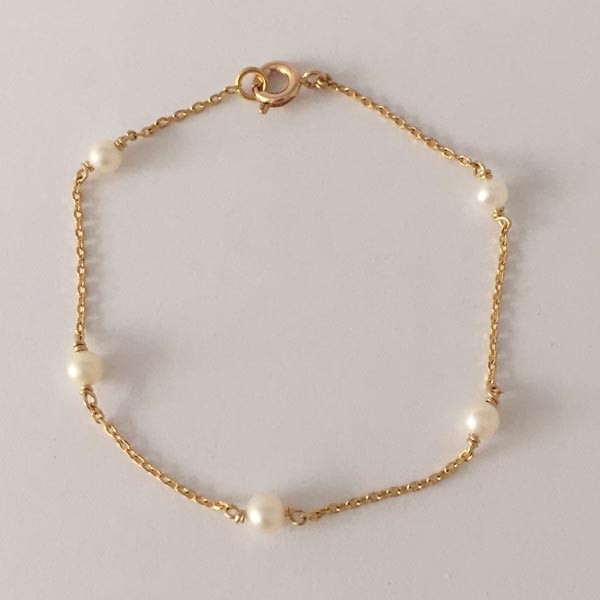 Bracelet chaine plaqué or 5 petites perles blanches