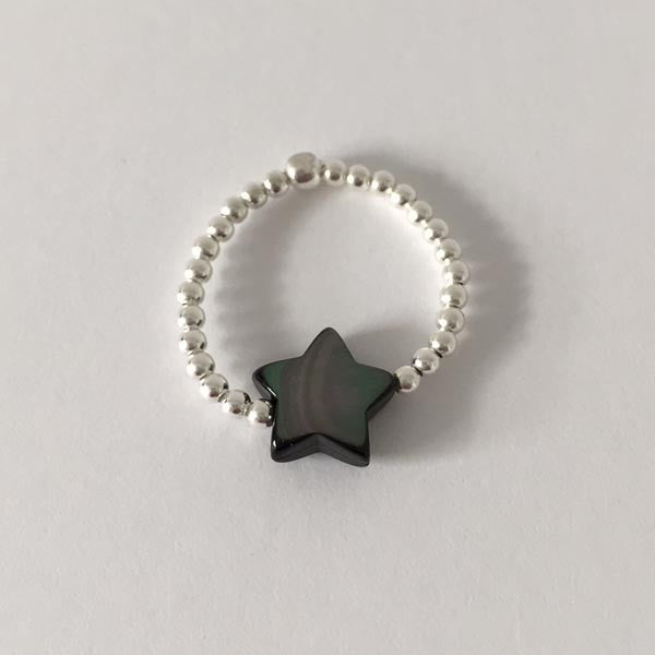 Mini silver pearl ring with gray mother-of-pearl star