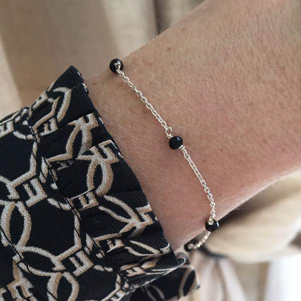 Bracelet chaine argent 5 petites pierres noires