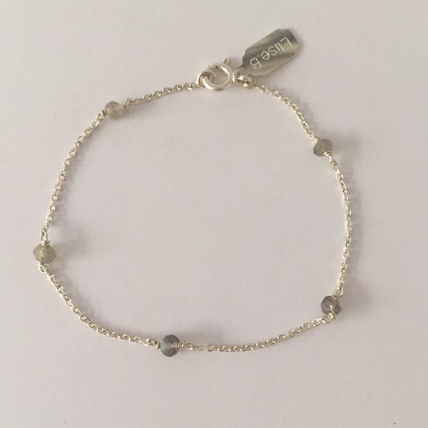 Silver chain bracelet with 5 small labradorites