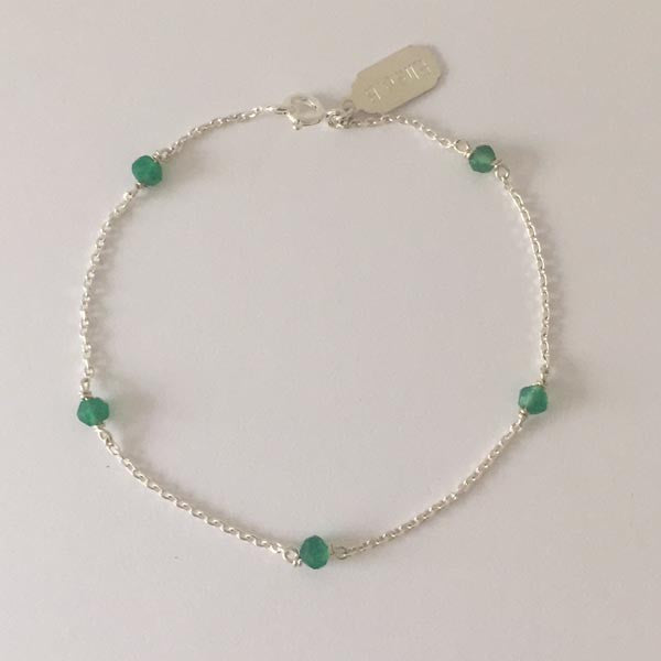 Silver chain bracelet with 5 small green onyx