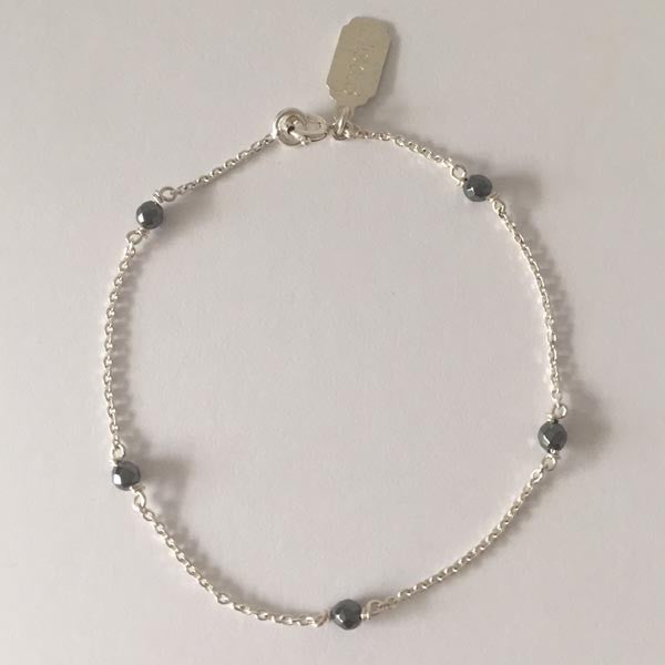 Silver chain bracelet with 5 small hematites