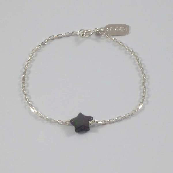 Silver chain bracelet with small gray mother-of-pearl star