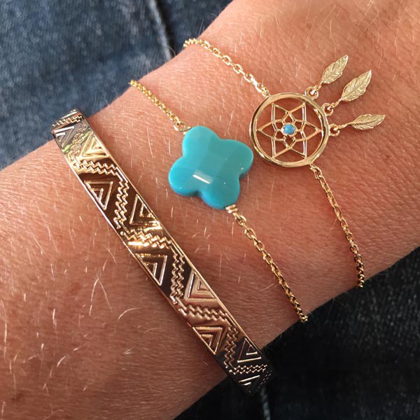 Gold plated chain bracelet with faceted turquoise cross