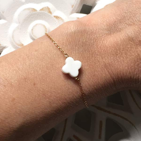 Gold plated chain bracelet with white agate cross