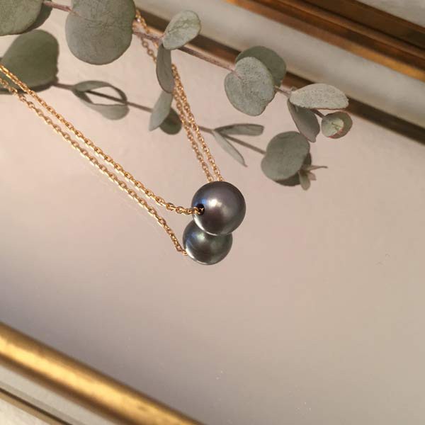 Gold plated chain necklace with dark gray freshwater pearl 