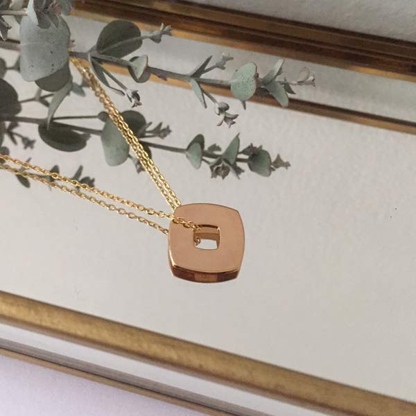 Gold plated chain necklace with small square target