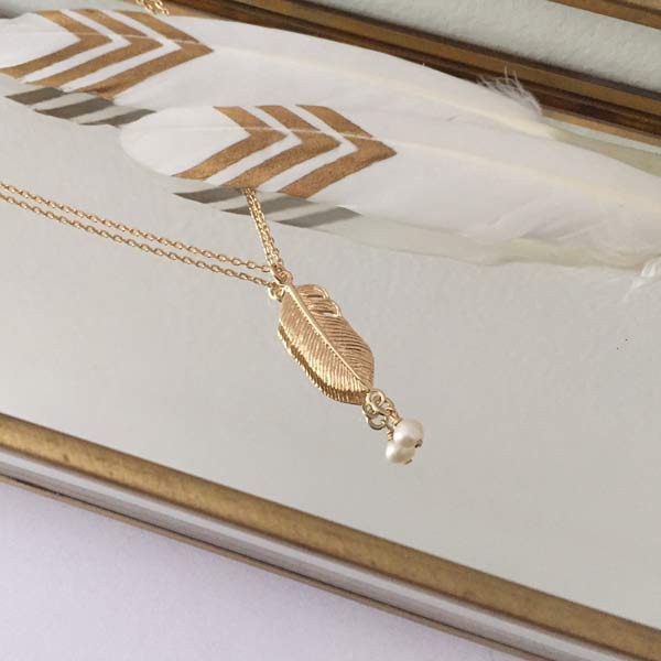 Gold plated chain necklace with small feather and freshwater pearl