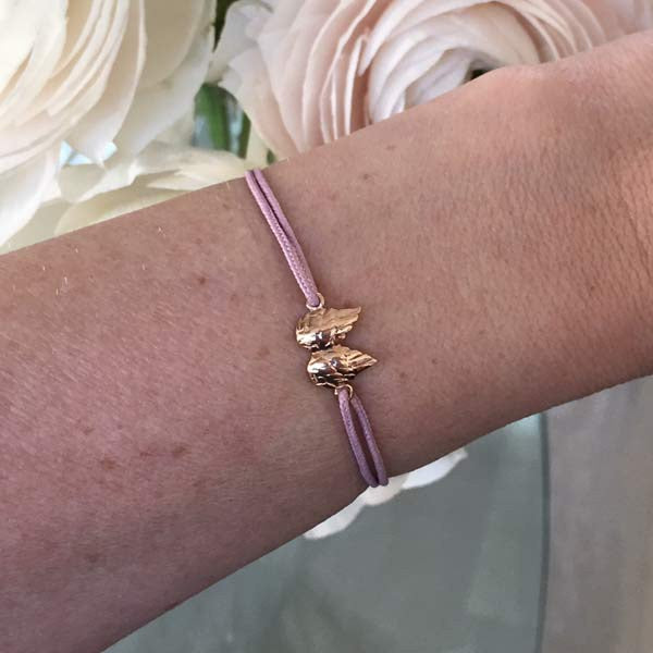 Children's bracelet with small gold-plated wings