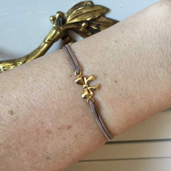 Children's bracelet with small gold-plated knot