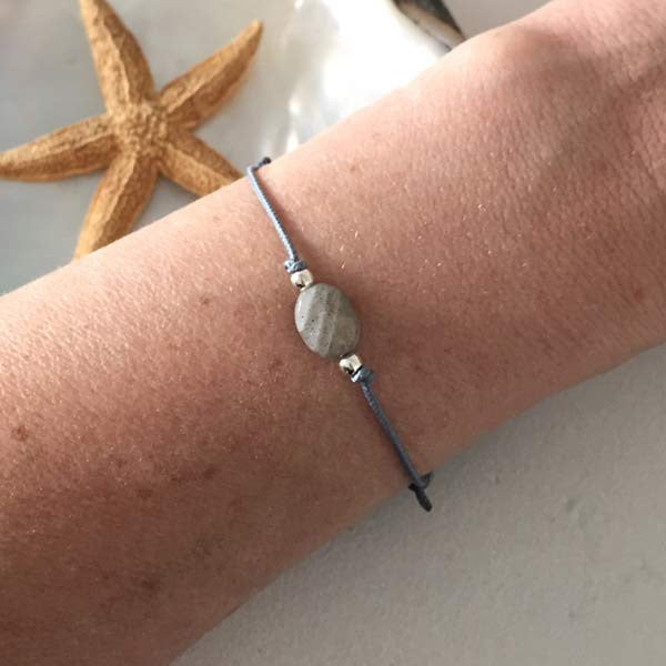 Bracelet cordon petite pierre ovale perles argent 