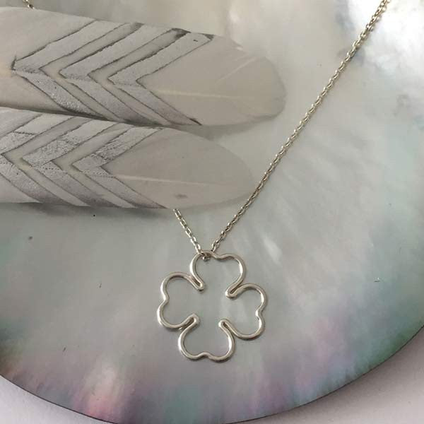 Silver chain necklace clover thread