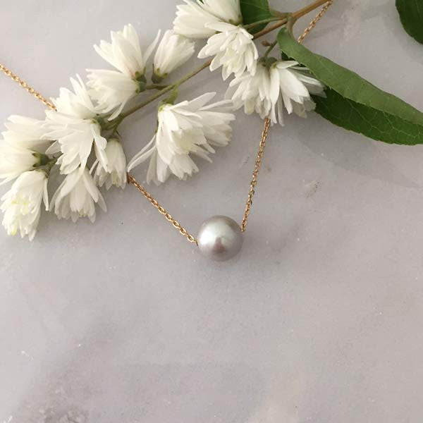 Light gray freshwater pearl gold plated chain necklace 