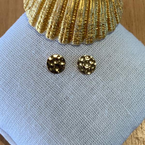 Small hammered disc earrings in gold plated 