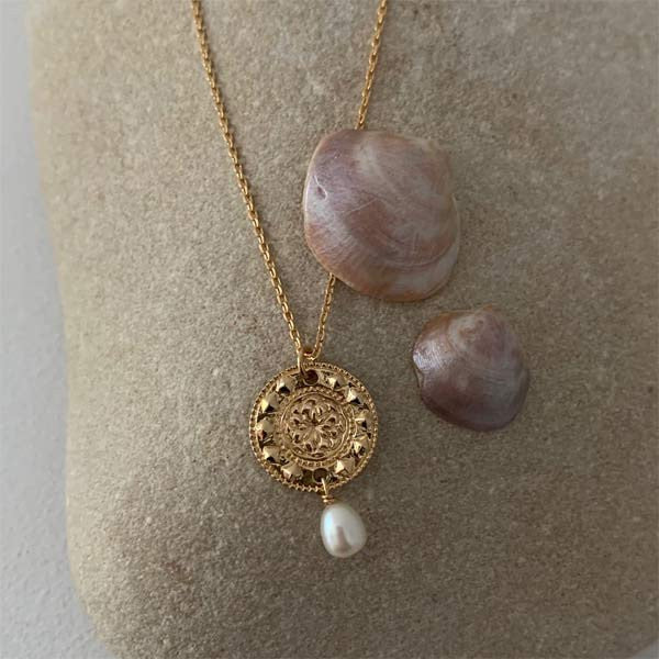 Gold plated chain necklace with Inca medal and white pearl