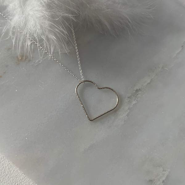 Silver chain necklace with heart thread