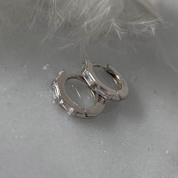 Mini hoop earrings with zircons and baguettes in silver 