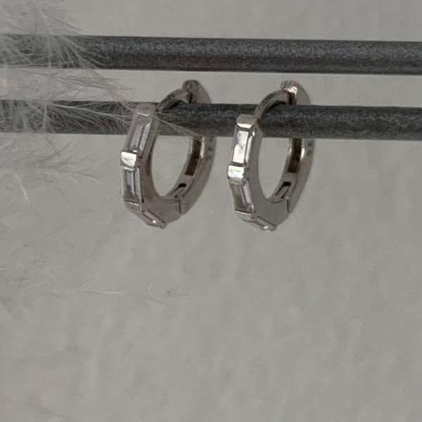 Boucles d'oreilles mini créoles zircons baguettes argent