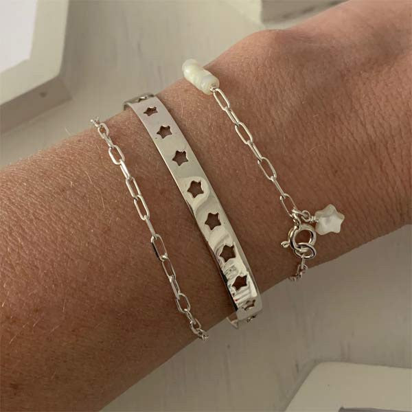 Silver chain bracelet with white mother-of-pearl rectangle