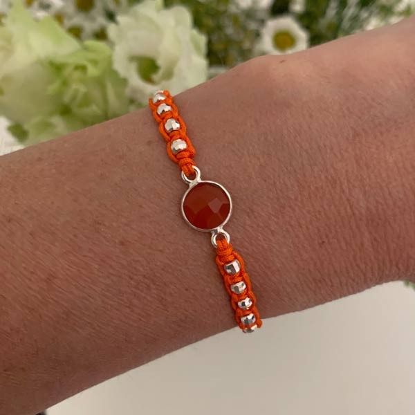 Macrame bracelet with carnelian stone and silver beads